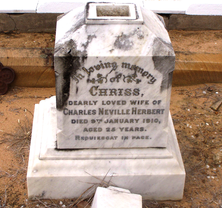 Photo of headstones/Chriss Herbert d1910 hdstn Ipswich cem Qld